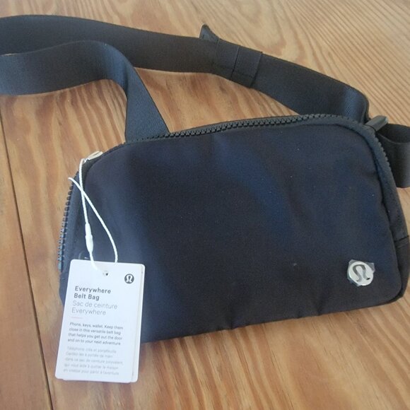 NWT Everywhere Belt Bag Black 1L - Picture 1 of 3